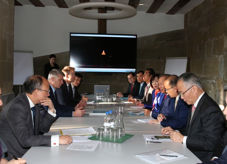 Phó Thủ tướng Thường trực hội đàm với Phó Tổng thống Liên bang Thuỵ Sĩ ảnh 2