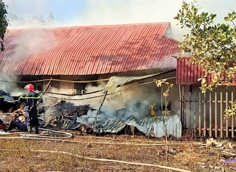 Cháy lớn tại cơ sở bảo trợ xã hội ngày cuối năm khiến nhiều người hoảng sợ ảnh 1