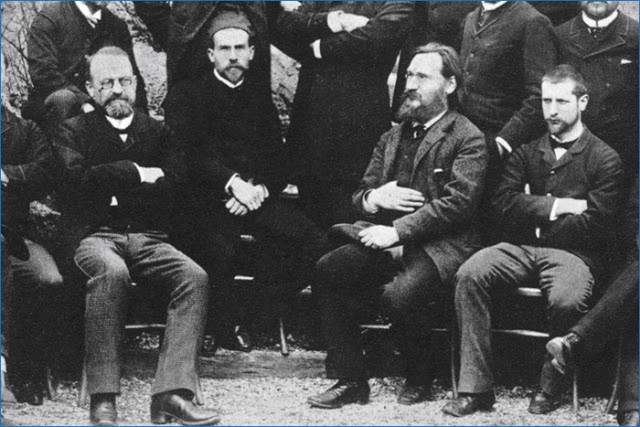 Ông được người dân Nha Trang gọi là…?