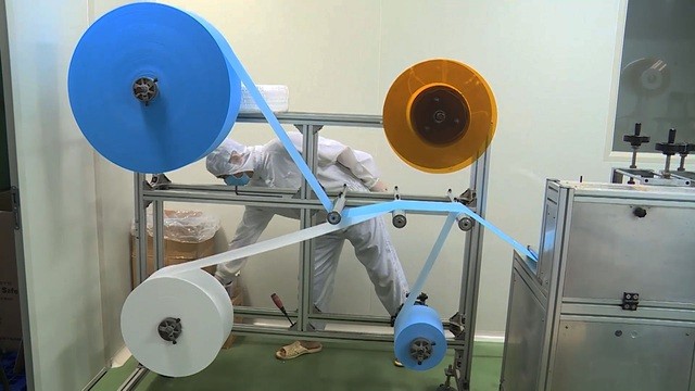 Cận cảnh quy trình sản xuất khẩu trang y tế thời dịch corona ảnh 4