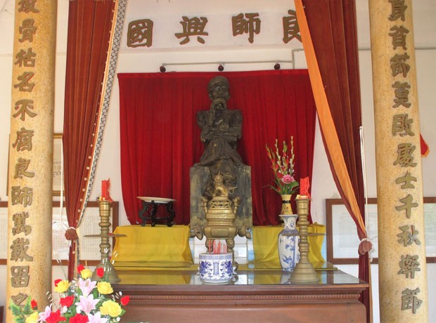 Không chỉ là nhà giáo, Võ Trường Toản còn có tài năng trong lĩnh vực gì?