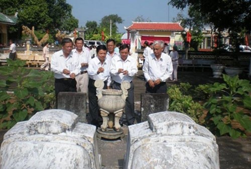 Hiện nay, phần mộ của ông được an táng ở đâu?