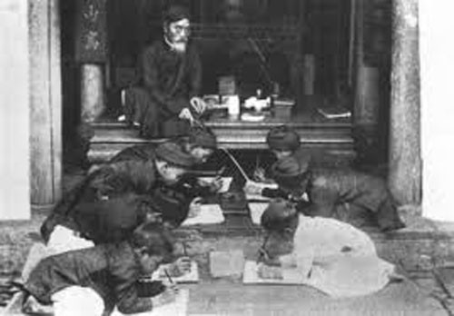 Nhận định nào sau đây đúng khi nói về cách dạy học của ông?