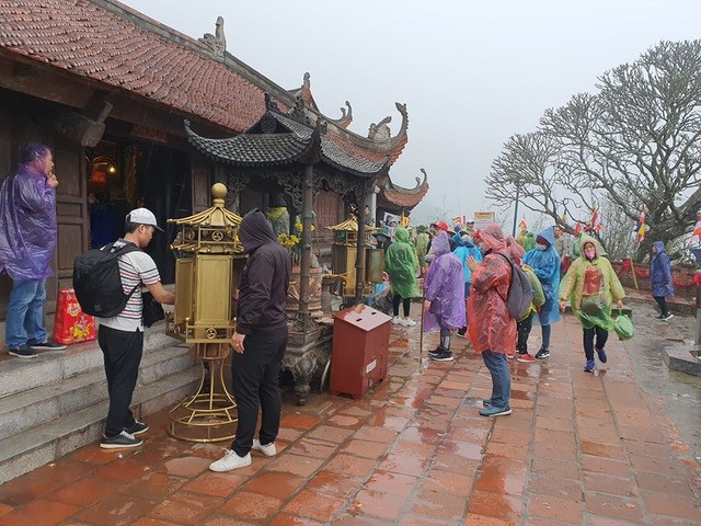 Đối phó với Covid-19, Quảng Ninh tạm dừng đón khách du lịch ảnh 2