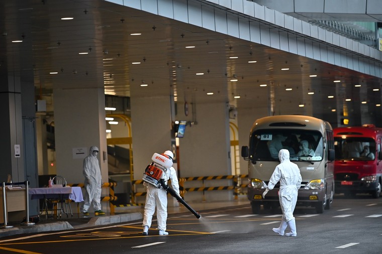 Đón thêm người Việt hồi hương, sân bay Vân Đồn thực hiện nghiêm ngặt quy định phòng dịch ảnh 5