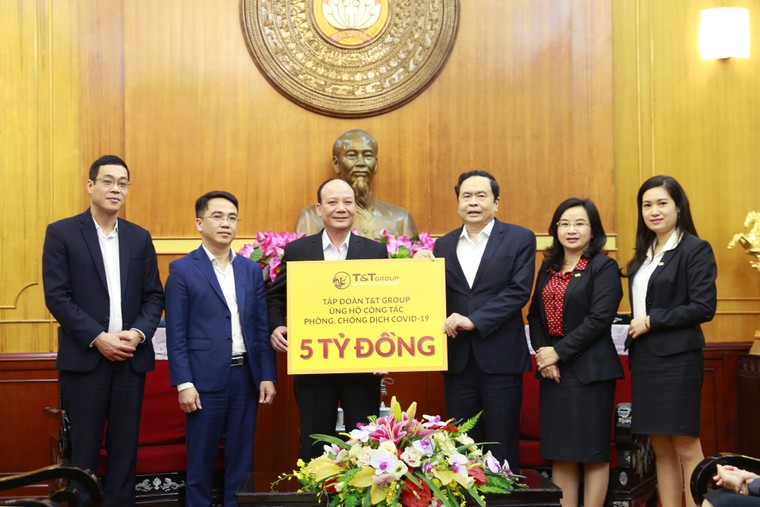 Doanh nghiệp của 'bầu Hiển' ủng hộ 10 tỷ đồng cho công tác phòng chống dịch COVID-19 ảnh 1