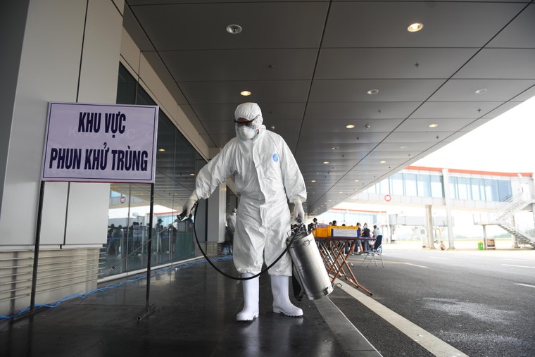 Sân bay Vân Đồn đón thêm hơn 500 người Việt trở về từ vùng dịch theo quy trình đặc biệt ảnh 2