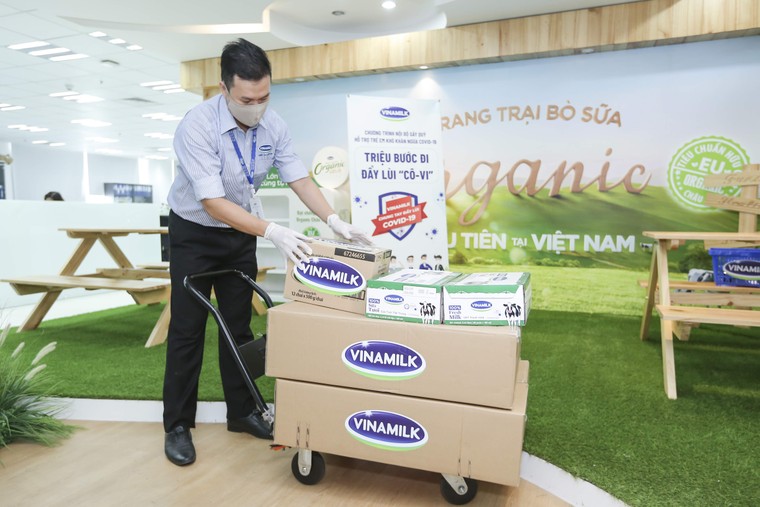'Triệu bước đi, đẩy lùi cô-vi' - Tấm lòng của nhân viên Vinamilk dành cho trẻ em khó khăn trong đại dịch ảnh 1