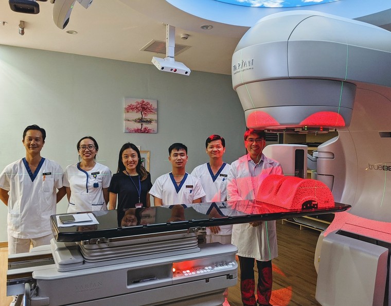 Bệnh viện Vinmec: Xạ trị ung thư chuẩn tới từng milimet ảnh 1
