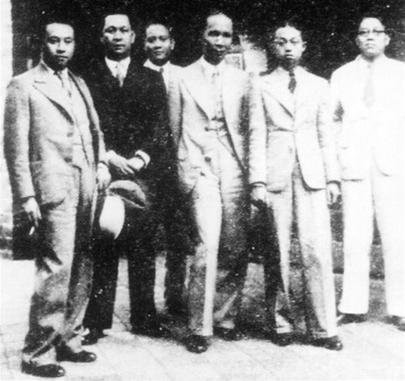 Tại bệnh viện nào, ông vừa giảng bài bên trường y vừa mổ xẻ?