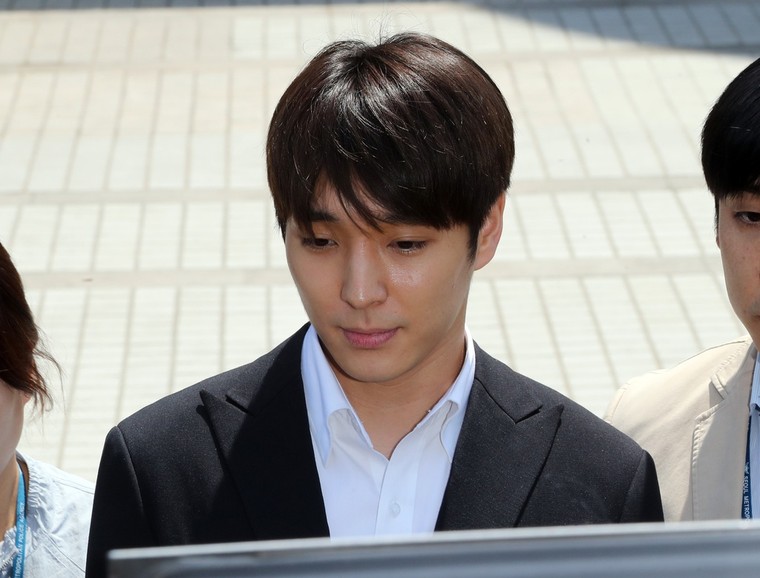 Bê bối đời tư khiến những sao nam Hàn mất tất cả ảnh 8