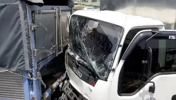 11 ô tô đâm nhau liên hoàn, Quốc lộ 1A kẹt xe nhiều giờ đồng hồ ảnh 4