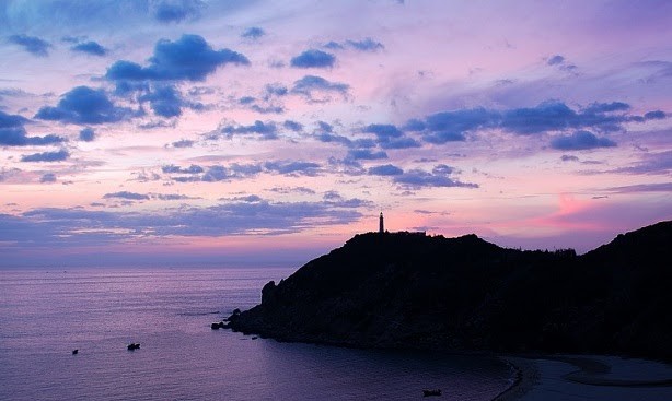 Mũi Điện được xem là điểm xa thứ hai về phía Đông sau...?