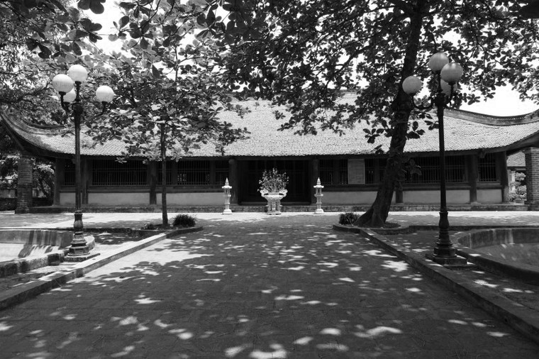 Sau khi mất, Nguyễn Hiền được tôn làm thần ở bao nhiêu nơi?