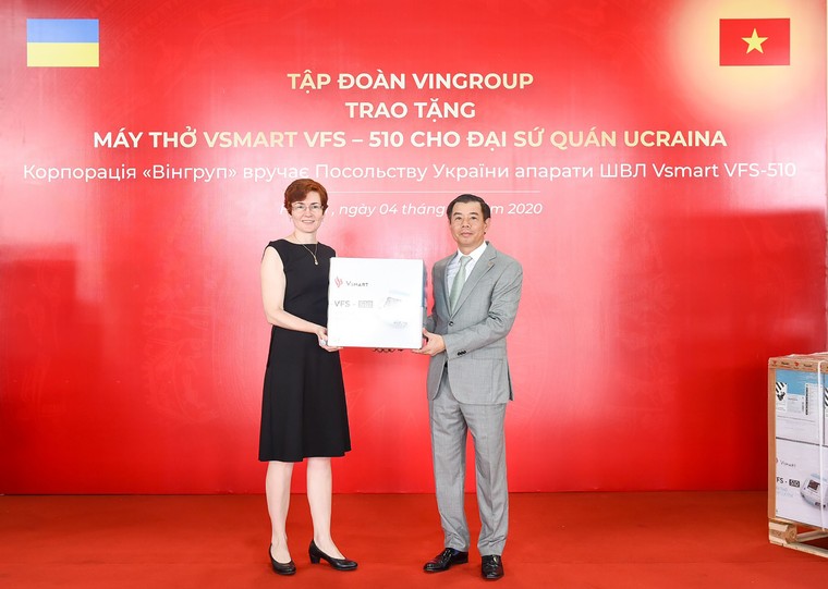 Vingroup trao tặng 1.000 máy thở cho Nga, Ucraina và Singapore ảnh 2