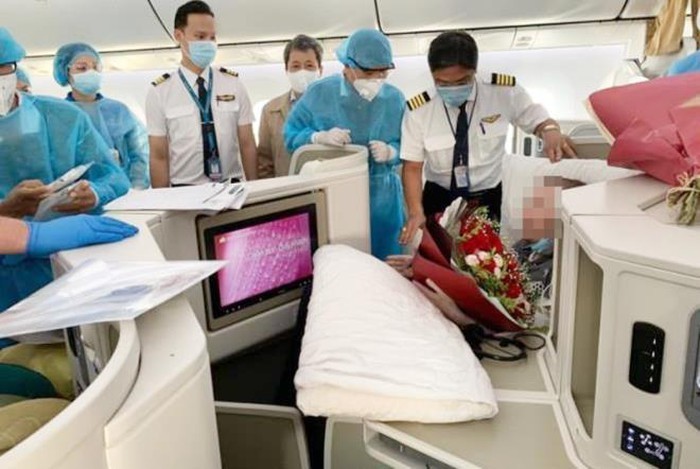 Bảo hiểm sẽ chi trả thêm 1 tỉ đồng viện phí cho phi công người Anh ảnh 1