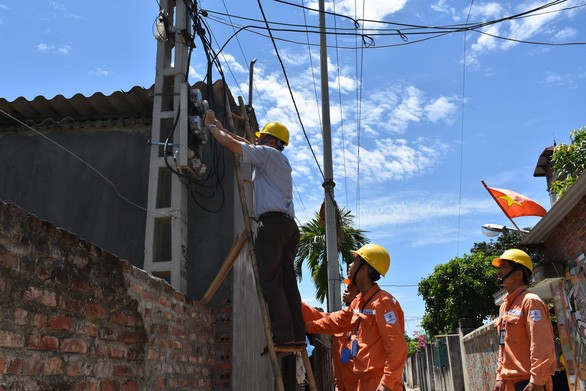 Nhiều cán bộ EVN bị kỷ luật vì hóa đơn tiền điện tăng ảnh 1