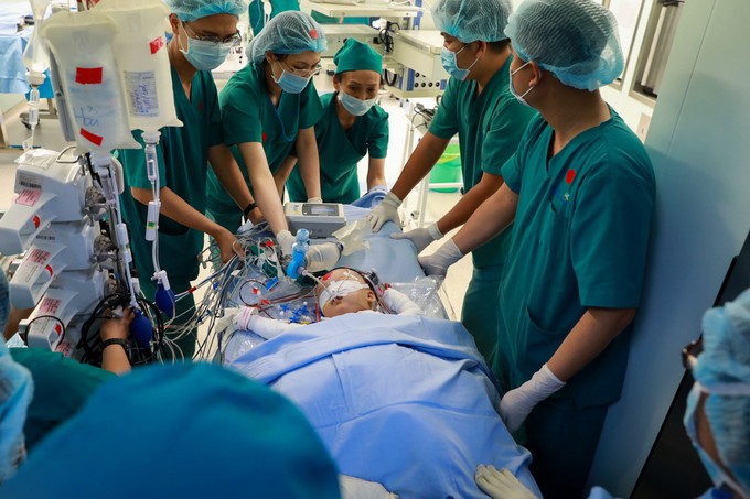 Tách thành công cặp song sinh dính liền ảnh 6