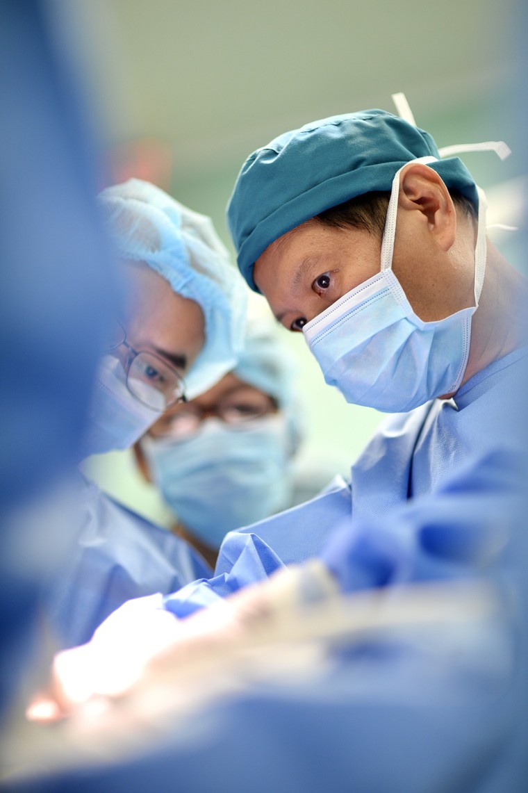 Tách thành công cặp song sinh dính liền ảnh 2