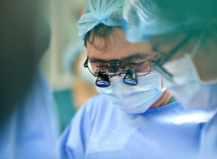 Tách thành công cặp song sinh dính liền ảnh 8