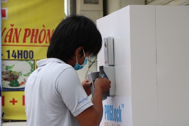 Sau ‘ATM gạo’, ‘ATM khẩu trang miễn phí’ xuất hiện tại TP.HCM ảnh 10