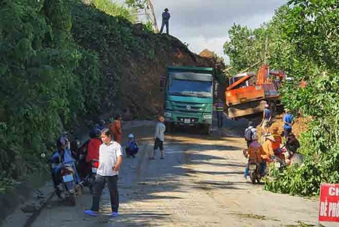 Nhanh chóng thông đường vào Nam Trà My để cứu đồng bào ảnh 2
