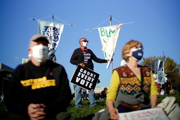 Biểu tình hậu bầu cử xảy ra nhiều nơi ở Mỹ ảnh 2
