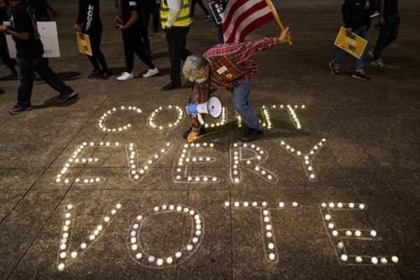 Biểu tình hậu bầu cử xảy ra nhiều nơi ở Mỹ ảnh 4