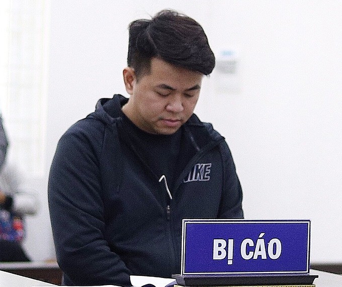 Lừa thuê ôtô bằng thẻ ngành giả, cựu cán bộ công an bị phạt 12 năm tù ảnh 1