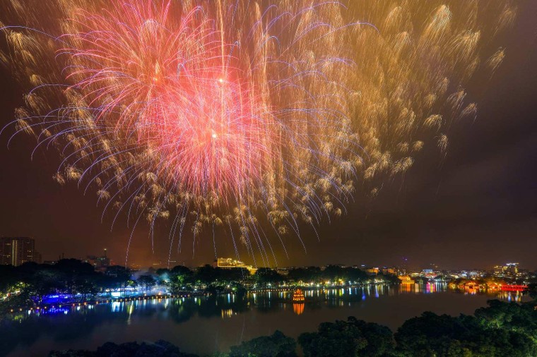 Mùa festival, nhanh chân chọn điểm 'hot' xem pháo hoa ảnh 2