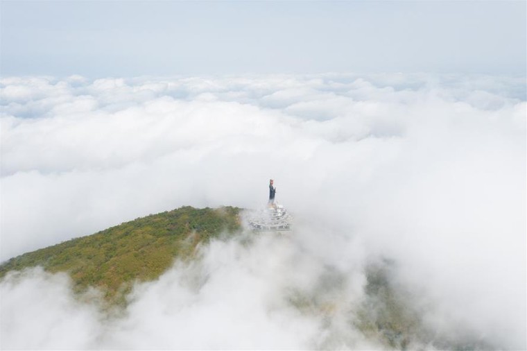 Ngắm nhìn Núi Bà Tây Ninh đẹp vi diệu những ngày đầu xuân ảnh 11