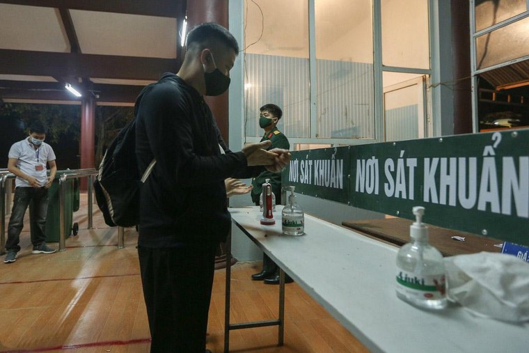 Chùa Hương vắng khách trong ngày đầu mở cửa trở lại ảnh 8