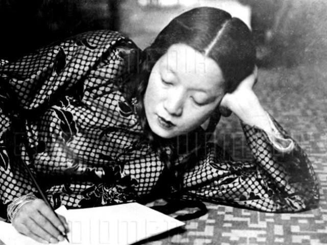 Bộ phim đầu tiên bà đóng được công chiếu có tên là gì?