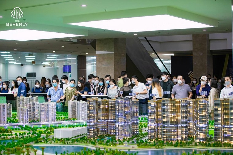 Á hậu Phương Anh xiêu lòng với nhà mẫu The Beverly ảnh 3