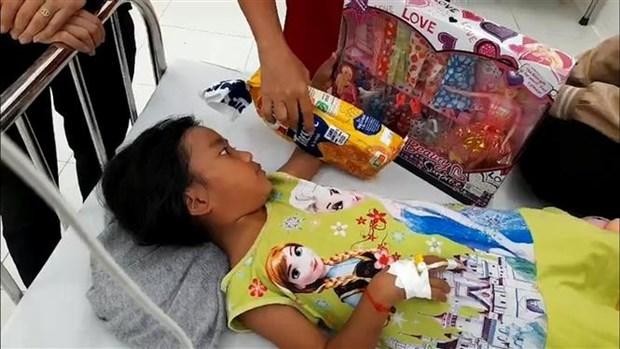 Khởi tố, bắt giam gã cha dượng đánh đập dã man con riêng của vợ ảnh 2