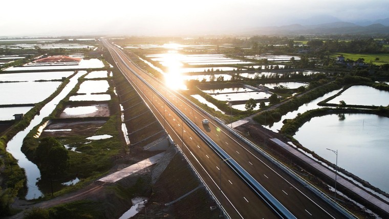 Khám phá tuyến cao tốc Sun Group đầu tư có hệ thống chiếu sáng hiện đại nhất Việt Nam ảnh 12