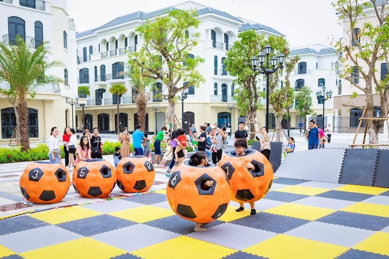 Vừa bàn giao nhà, Vinhomes Ocean Park 2 - The Empire đã rộn ràng lễ hội ảnh 3