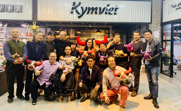 Kym Việt và câu chuyện về những chiếc ‘nhãn dán’ ảnh 1