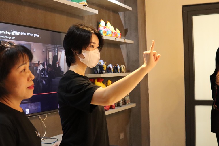 Kym Việt và câu chuyện về những chiếc ‘nhãn dán’ ảnh 4