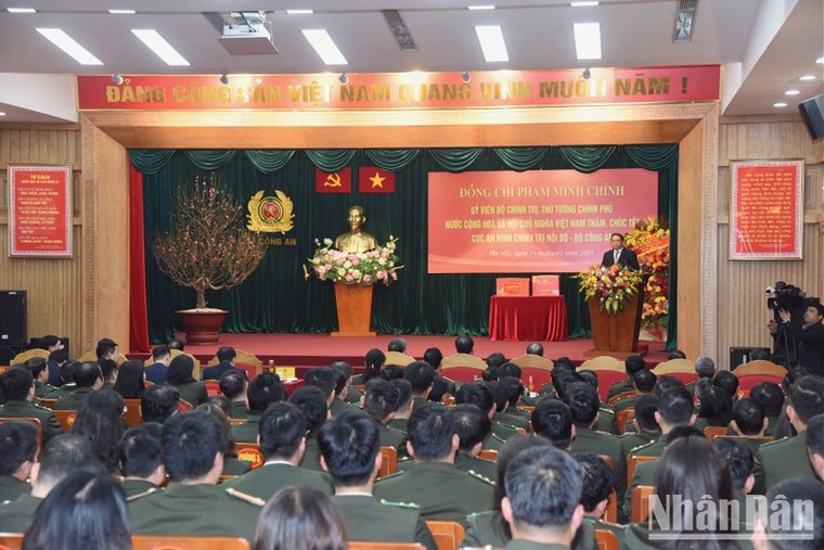 Thủ tướng Phạm Minh Chính thăm, chúc Tết cán bộ, chiến sĩ Cục An ninh chính trị nội bộ ảnh 3