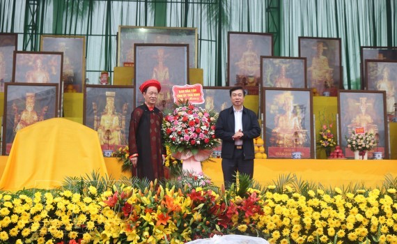 Công ty Long Hưng tổ chức dâng hương tại Đền thờ Tổ họ Trần Việt Nam ảnh 1