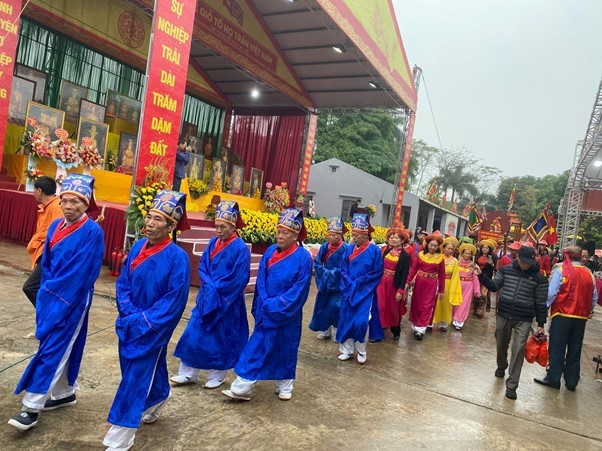 Công ty Long Hưng tổ chức dâng hương tại Đền thờ Tổ họ Trần Việt Nam ảnh 3