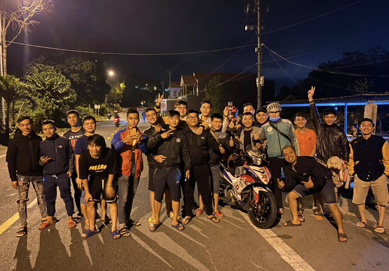 Ngang nhiên vi phạm luật ATGT đường bộ - đi xe máy từ TP Hồ Chí Minh ra Hà Nội trong gần 20 giờ ảnh 4