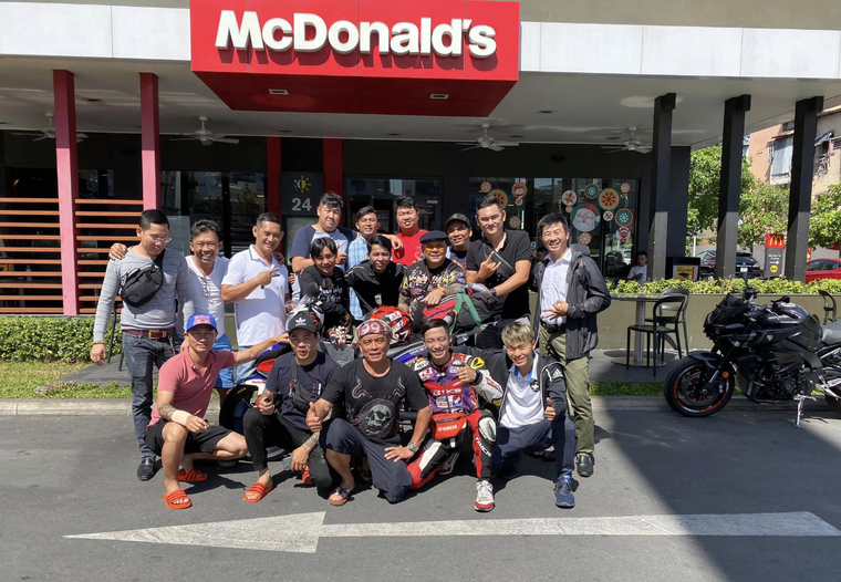 Ngang nhiên vi phạm luật ATGT đường bộ - đi xe máy từ TP Hồ Chí Minh ra Hà Nội trong gần 20 giờ ảnh 1