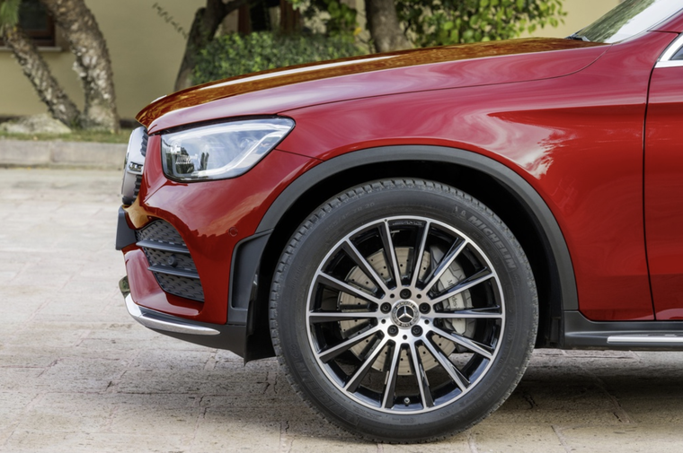 Mercedes-Benz GLC 300 4Matic bản nâng cấp ra mắt VN, giá 2,56 tỷ đồng ảnh 4