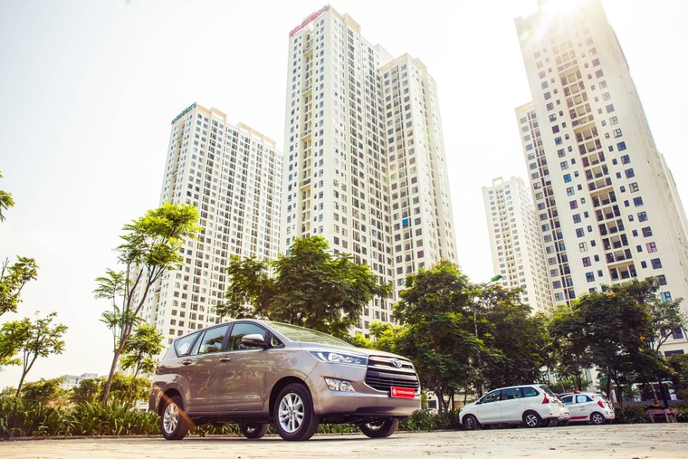 Toyota Innova giảm giá sốc, người Nhật 'đánh' nhau, người tiêu dùng Việt hưởng lợi ảnh 1