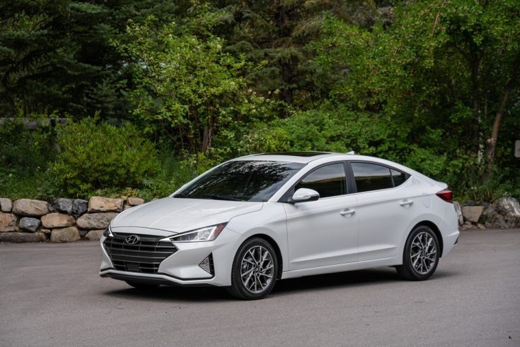 So sánh Hyundai Elantra 2021 với phiên bản tiền nhiệm ảnh 4