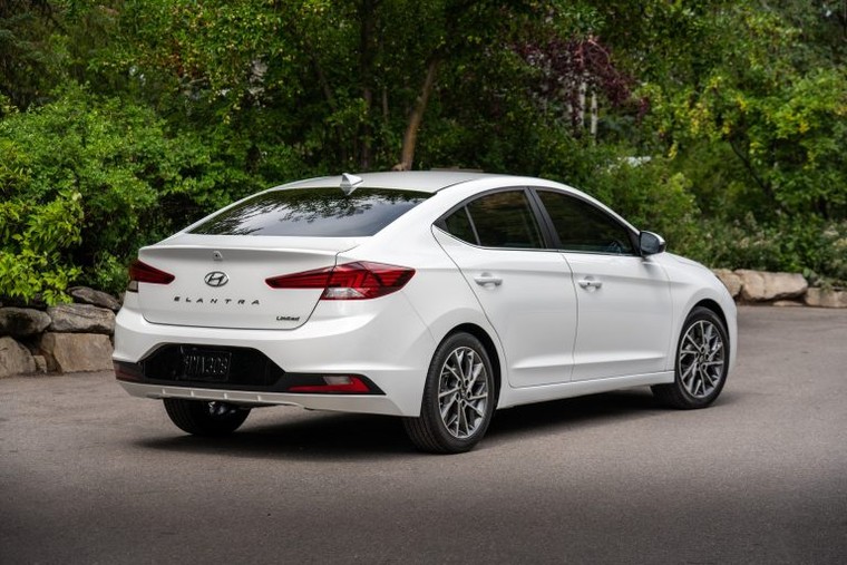 So sánh Hyundai Elantra 2021 với phiên bản tiền nhiệm ảnh 6