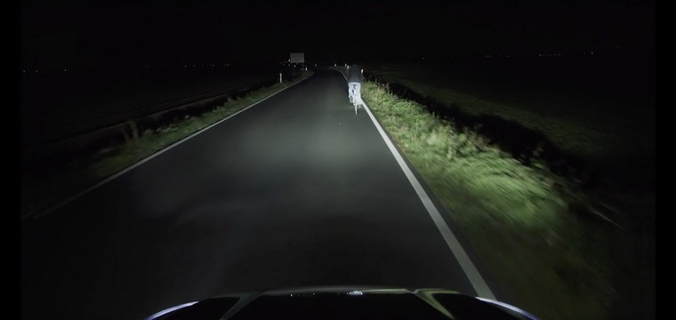 Quốc gia đầu tiên có thể áp dụng trang bị bắt buộc đèn pha tự động trên ô tô ảnh 3