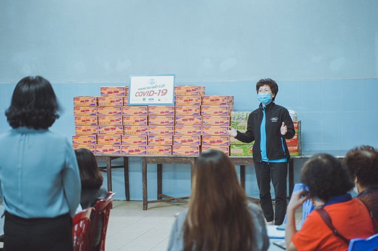 Ford Việt Nam tặng xe cứu thương áp lực âm và nhiều nhu yếu phẩm phục vụ chống dịch Covid-19 ảnh 4